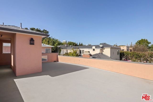 450 Smithwood Drive, Beverly Hills, CA 90212