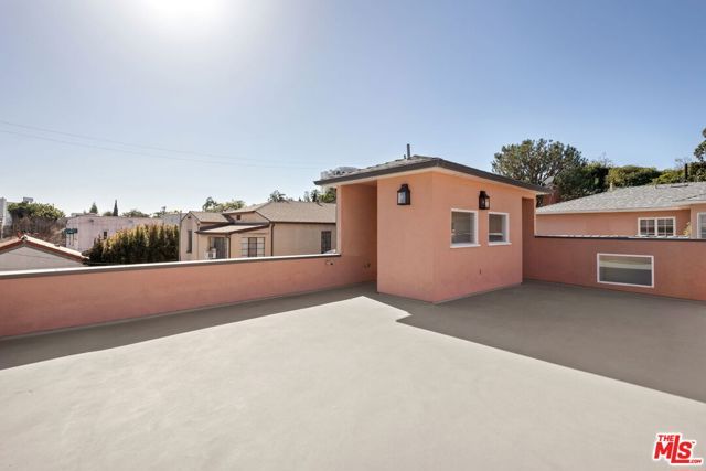 450 Smithwood Drive, Beverly Hills, CA 90212