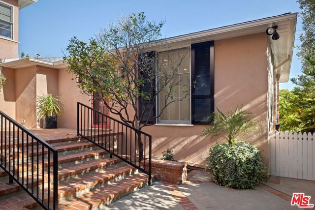 450 Smithwood Drive, Beverly Hills, CA 90212