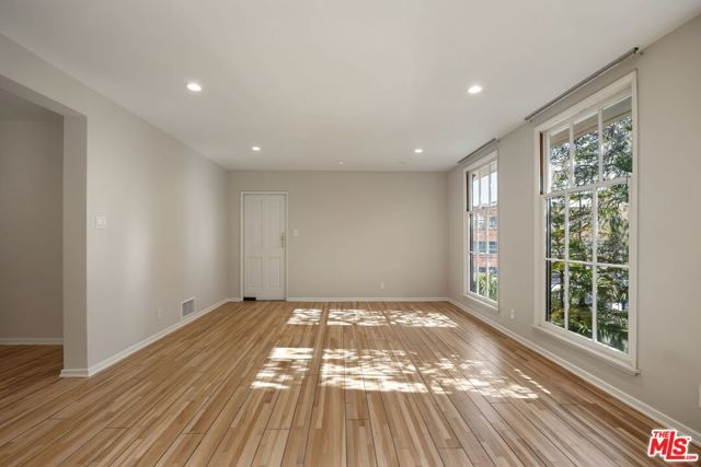 450 Smithwood Drive, Beverly Hills, CA 90212