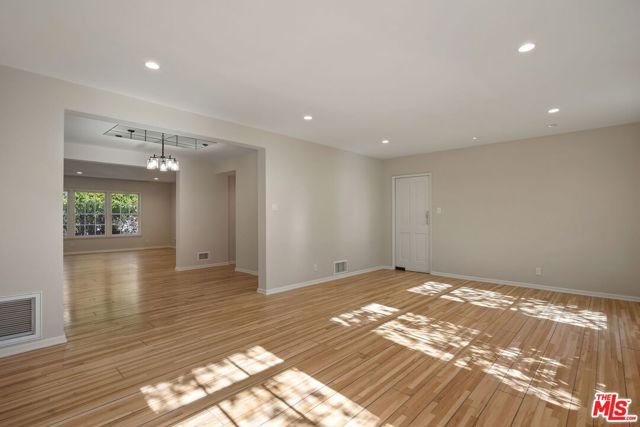 450 Smithwood Drive, Beverly Hills, CA 90212