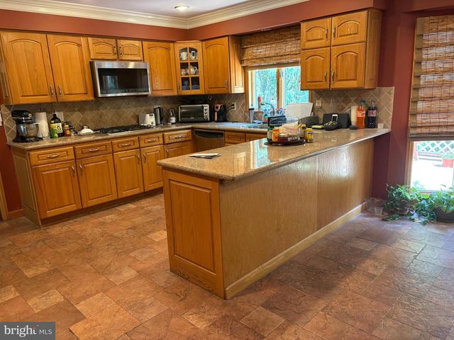 23 WILLIS DR, Ewing, NJ 08628