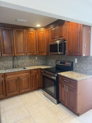 3651 SW 60th Terrace 3, Davie, FL 33314