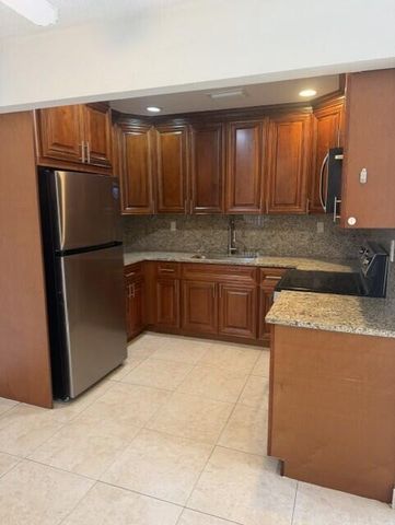 3651 SW 60th Terrace 3, Davie, FL 33314