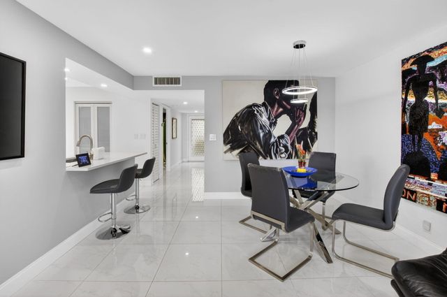 15401 Pembridge Avenue 15, Delray Beach, FL 33484