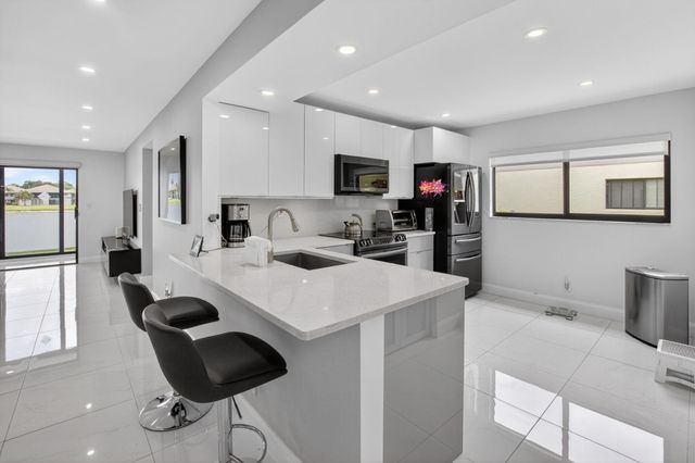 15401 Pembridge Avenue 15, Delray Beach, FL 33484