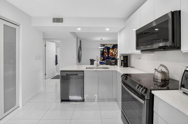 15401 Pembridge Avenue 15, Delray Beach, FL 33484