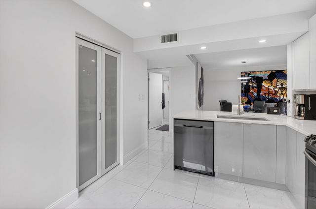 15401 Pembridge Avenue 15, Delray Beach, FL 33484