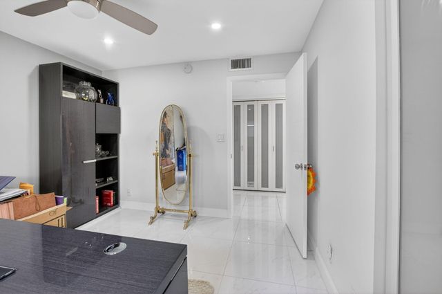 15401 Pembridge Avenue 15, Delray Beach, FL 33484