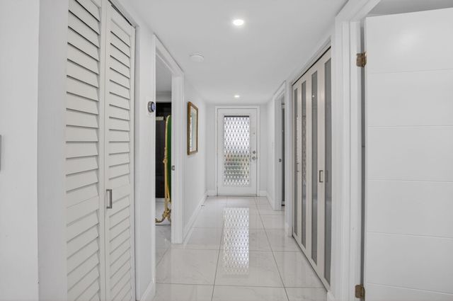 15401 Pembridge Avenue 15, Delray Beach, FL 33484