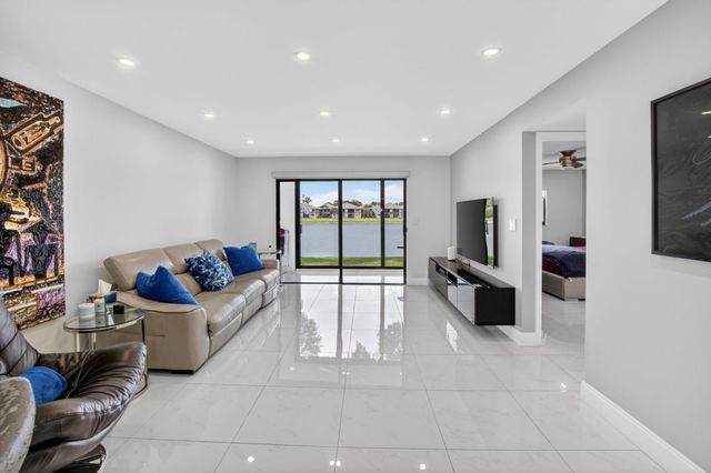15401 Pembridge Avenue 15, Delray Beach, FL 33484