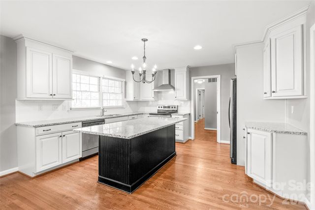 1612 Redcoat Drive, Charlotte, NC 28211