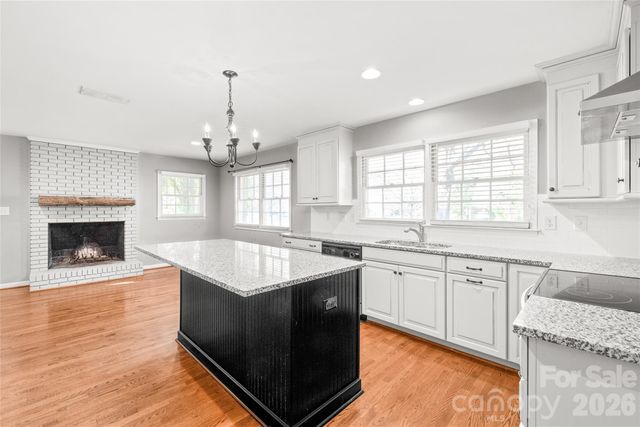 1612 Redcoat Drive, Charlotte, NC 28211