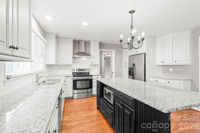 1612 Redcoat Drive, Charlotte, NC 28211