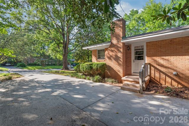 1612 Redcoat Drive, Charlotte, NC 28211