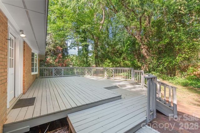 1612 Redcoat Drive, Charlotte, NC 28211