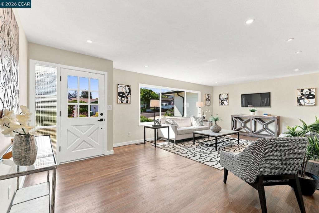 Image 6 of property listing at 503 Kay Ann Ct, El Sobrante, CA 94803
