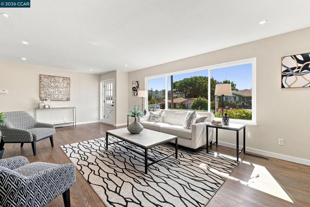 Image 9 of property listing at 503 Kay Ann Ct, El Sobrante, CA 94803
