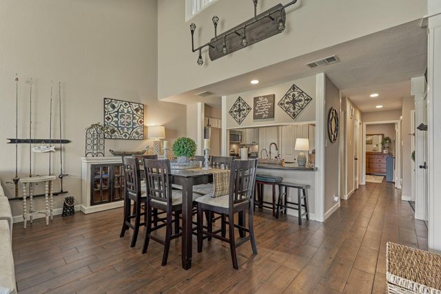 5 April Point Drive S, Montgomery, TX 77356