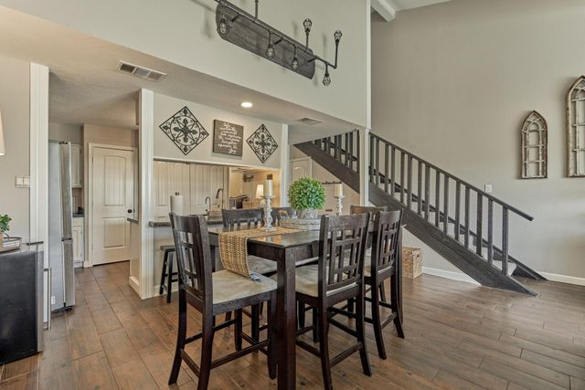 5 April Point Drive S, Montgomery, TX 77356