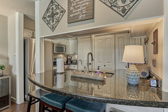 5 April Point Drive S, Montgomery, TX 77356