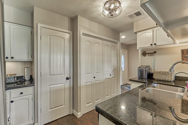 5 April Point Drive S, Montgomery, TX 77356