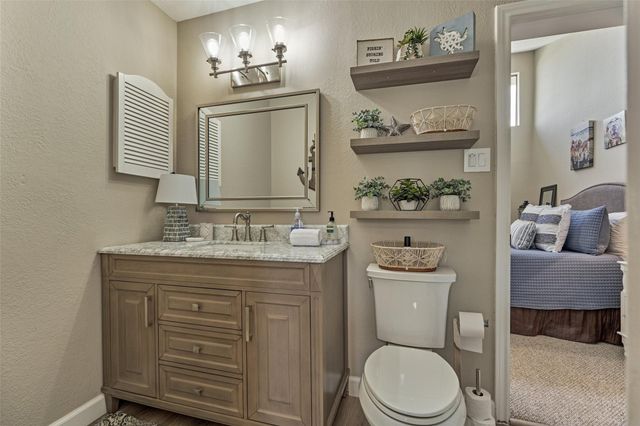 5 April Point Drive S, Montgomery, TX 77356