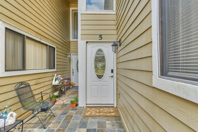 5 April Point Drive S, Montgomery, TX 77356