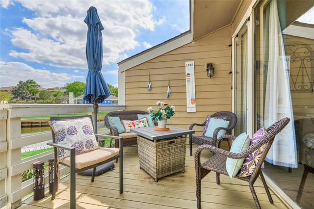 5 April Point Drive S, Montgomery, TX 77356