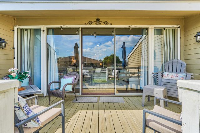 5 April Point Drive S, Montgomery, TX 77356