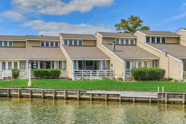 5 April Point Drive S, Montgomery, TX 77356