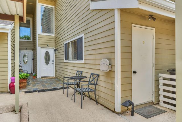 5 April Point Drive S, Montgomery, TX 77356