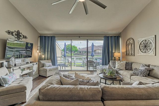 5 April Point Drive S, Montgomery, TX 77356