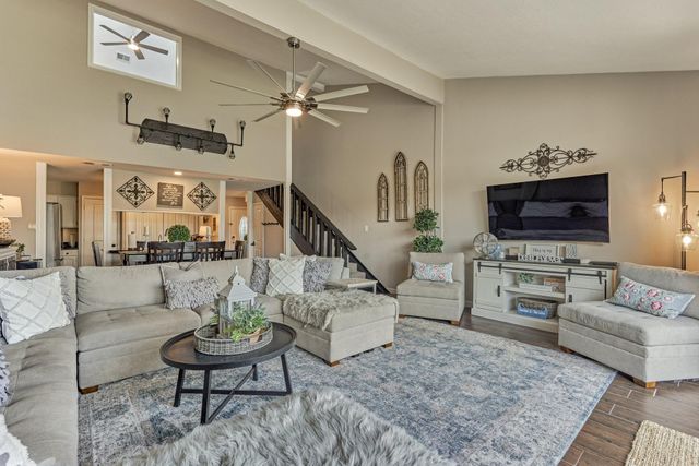 5 April Point Drive S, Montgomery, TX 77356