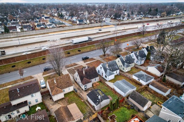 2217 E 10 Mile Road, Royal Oak, MI 48067