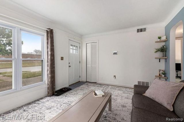 2217 E 10 Mile Road, Royal Oak, MI 48067