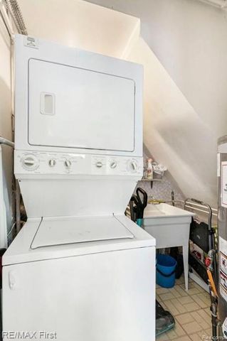 2217 E 10 Mile Road, Royal Oak, MI 48067