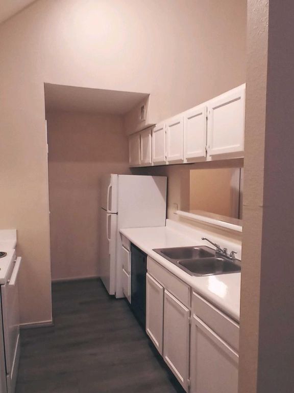 14550 Fonmeadow Drive 1100, Houston, TX 77035