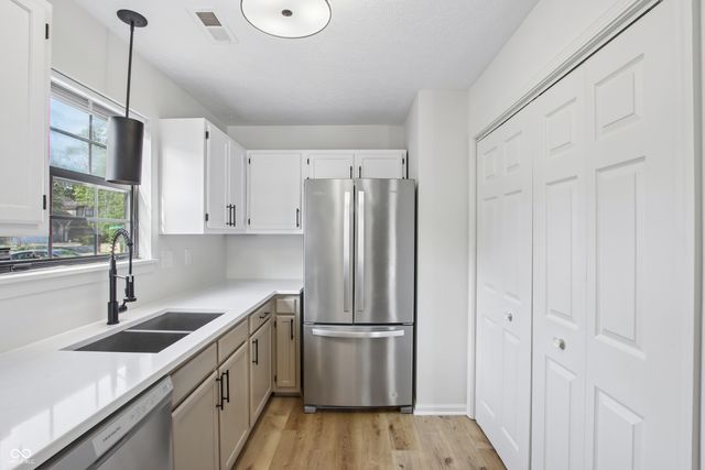 4027 Eagle Cove West Drive, Indianapolis, IN 46254