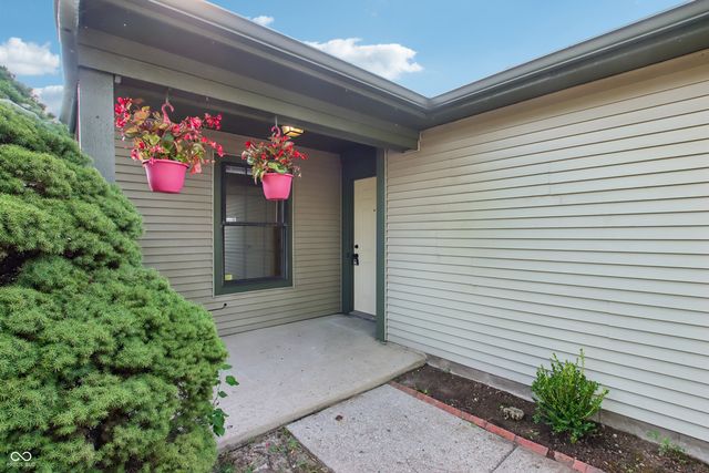 4027 Eagle Cove West Drive, Indianapolis, IN 46254