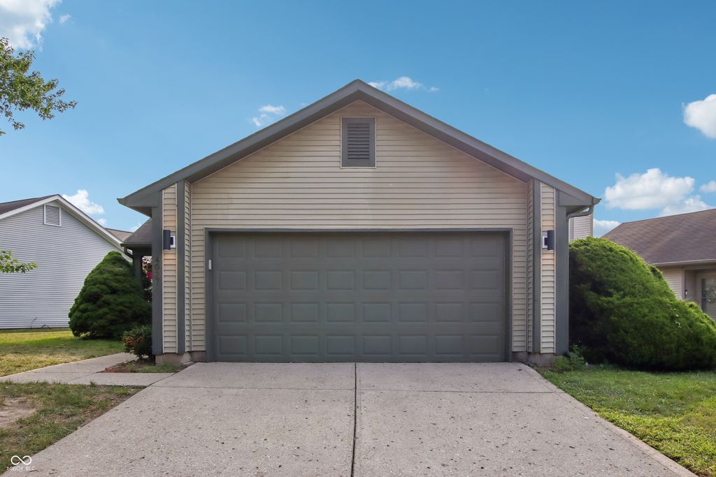 4027 Eagle Cove West Drive, Indianapolis, IN 46254