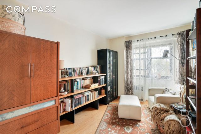 3347 14th St Apt 6C, New York City, NY 11106