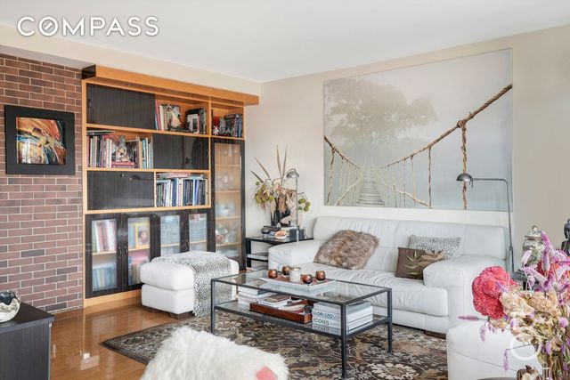 3347 14th St Apt 6C, New York City, NY 11106