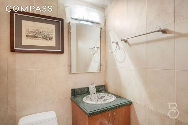 3347 14th St Apt 6C, New York City, NY 11106