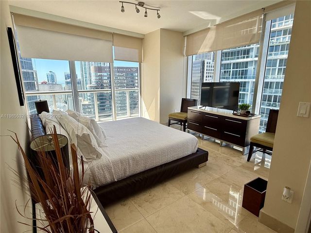 475 Brickell Ave 3913, Miami, FL 33131