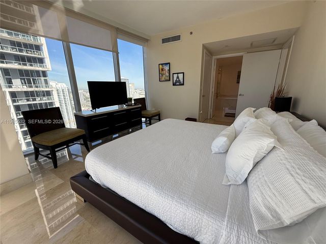 475 Brickell Ave 3913, Miami, FL 33131