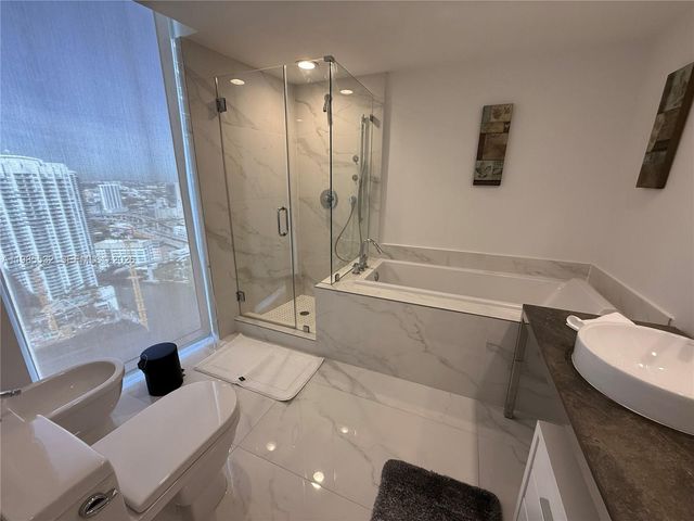 475 Brickell Ave 3913, Miami, FL 33131