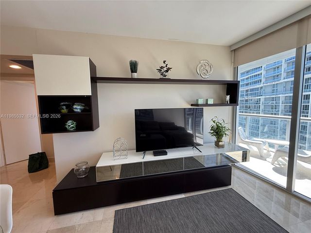 475 Brickell Ave 3913, Miami, FL 33131