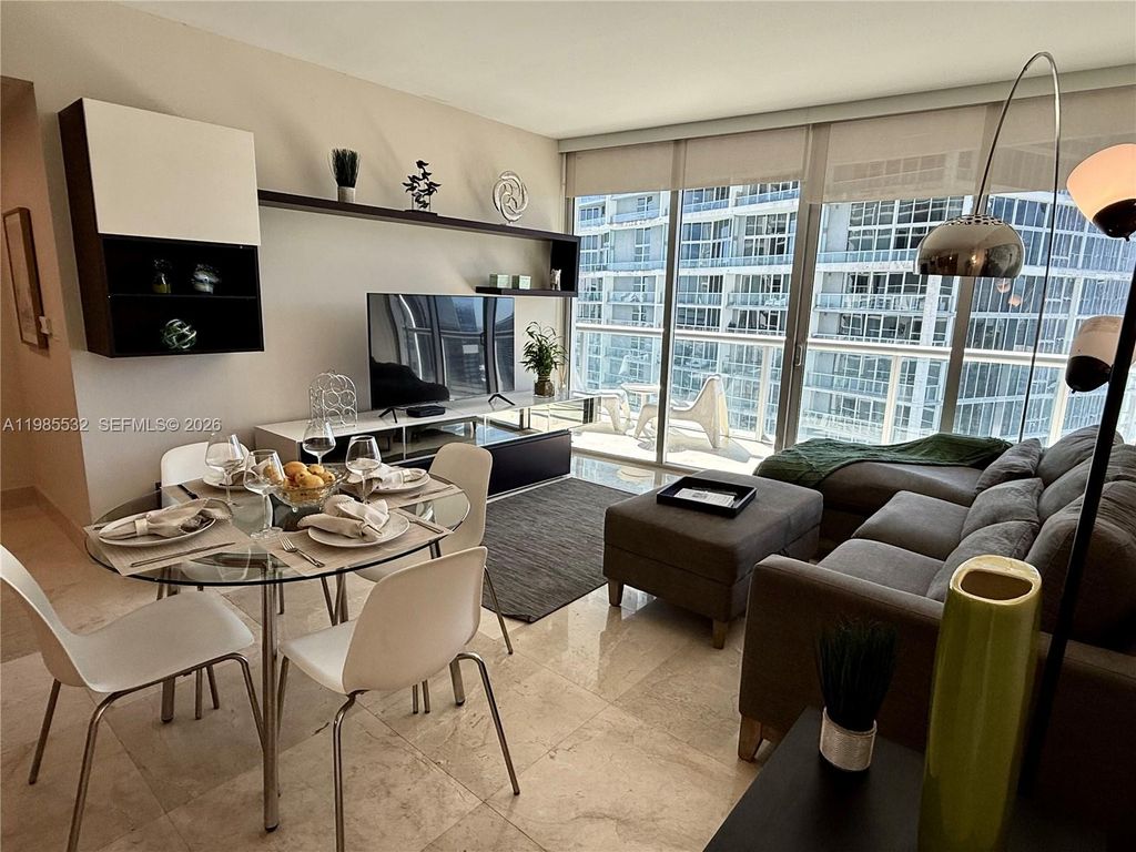 475 Brickell Ave 3913, Miami, FL 33131