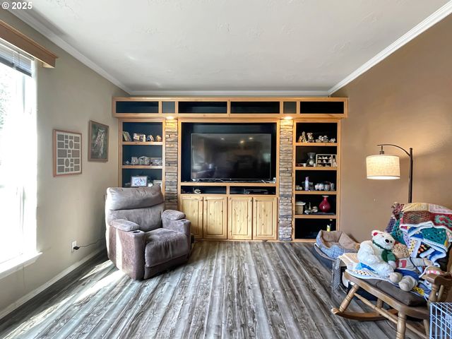 1215 CHAPMAN Rd, Castle Rock, WA 98611